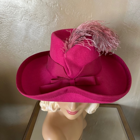 IMPORTED VINTAGE FUCHSIA FELT WIDE BRIM DEDORA WITH COORDINATING OSTRICH FEATHER main image 8